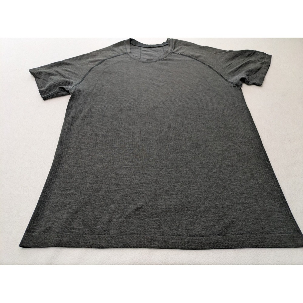Lululemon Metal Vent T-shirt Mens Large Gray Short sleeve Crew Neck